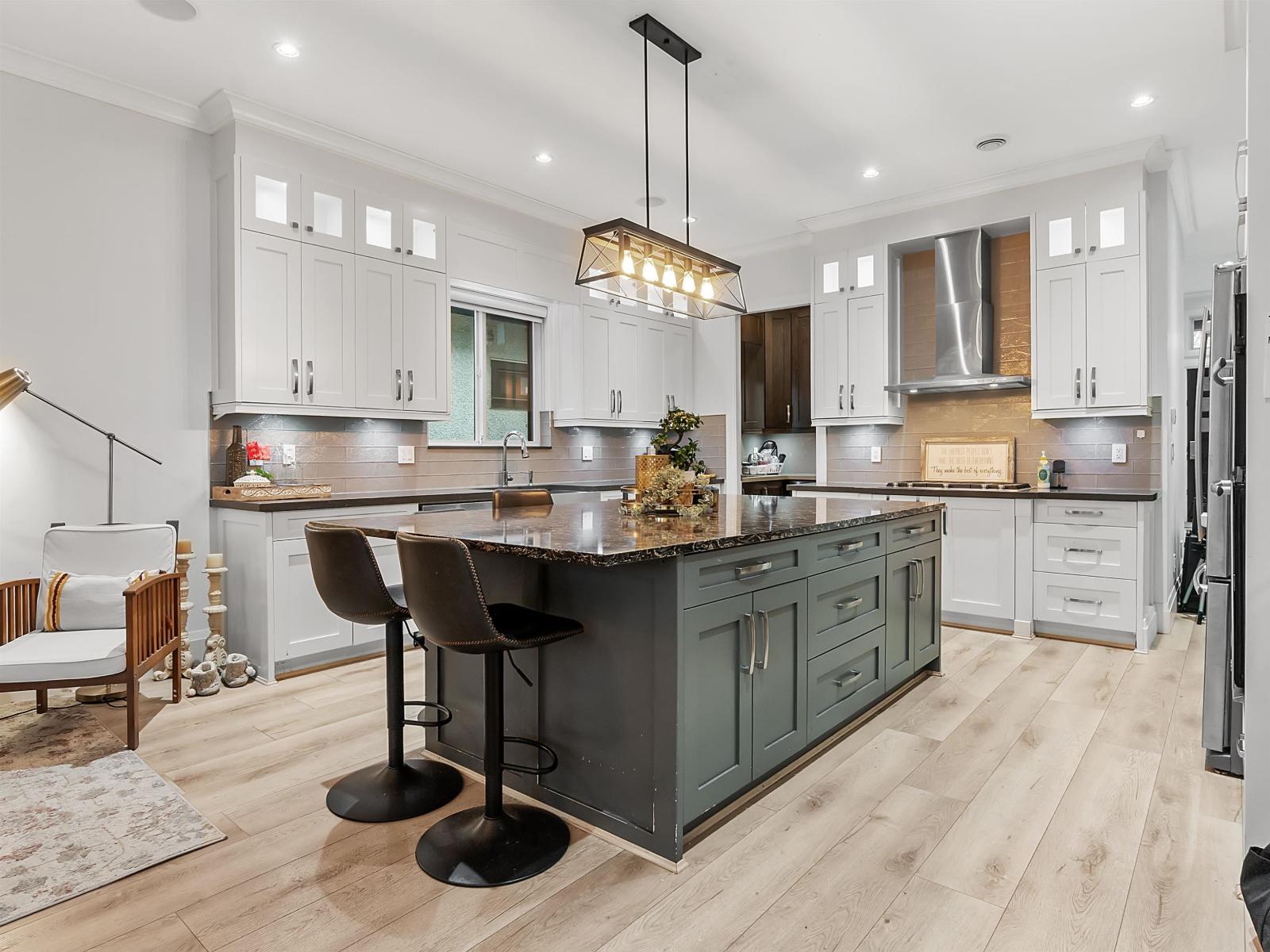 11897 82 Avenue, Delta