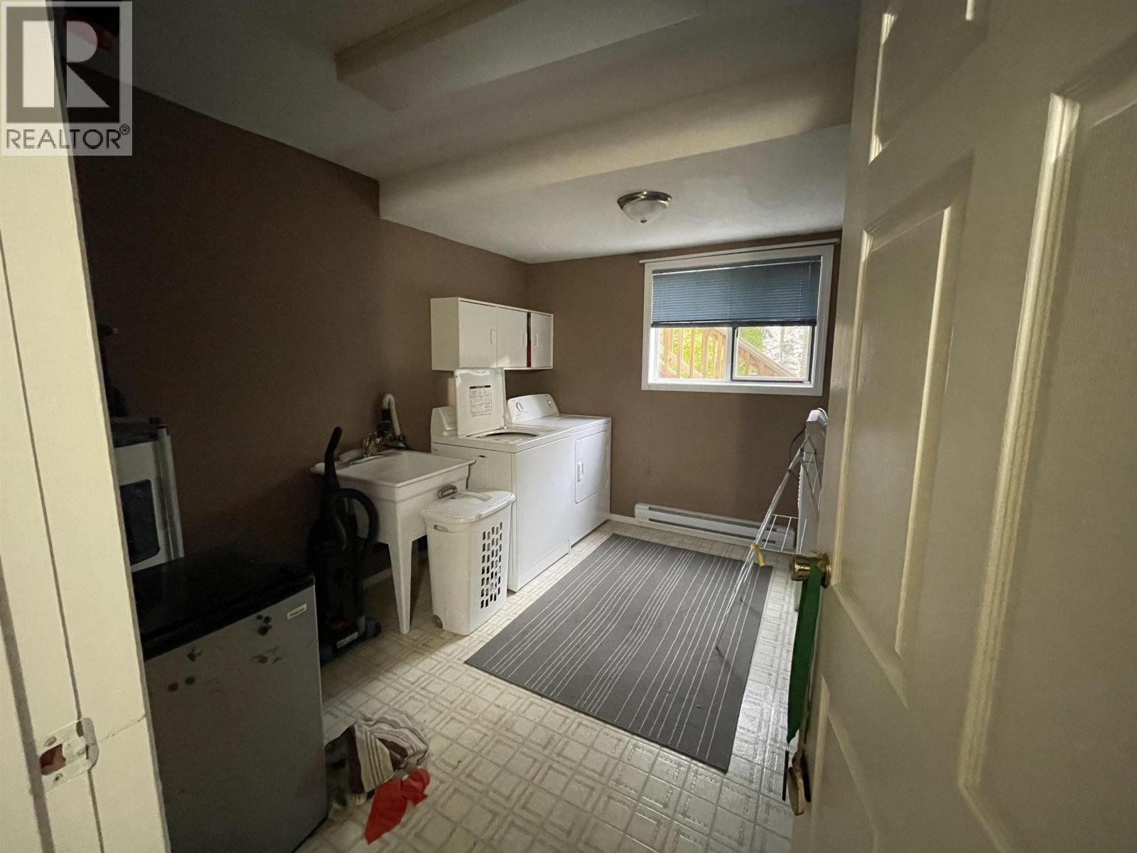 4915 LAMBLY Avenue, Terrace