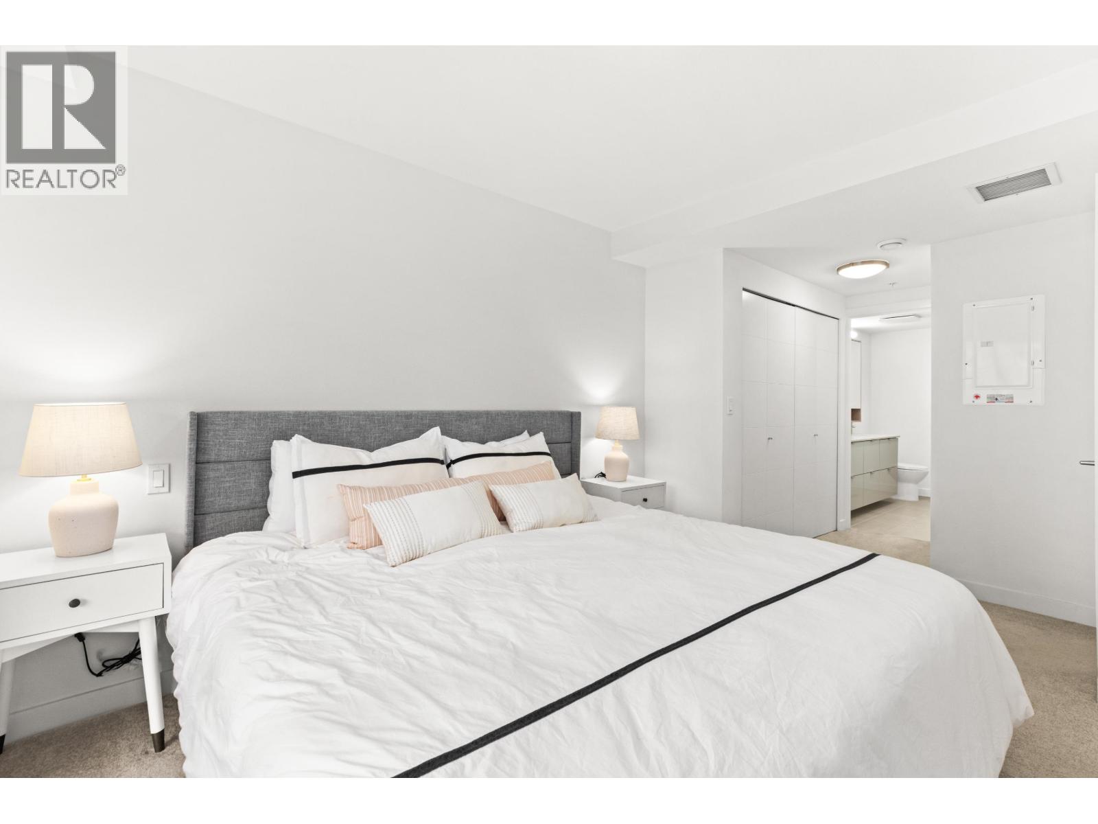 TH5 128 E 8TH STREET, North Vancouver