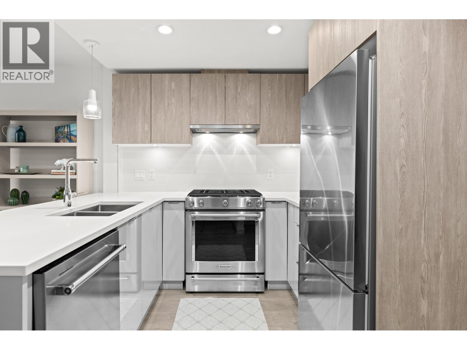 TH5 128 E 8TH STREET, North Vancouver