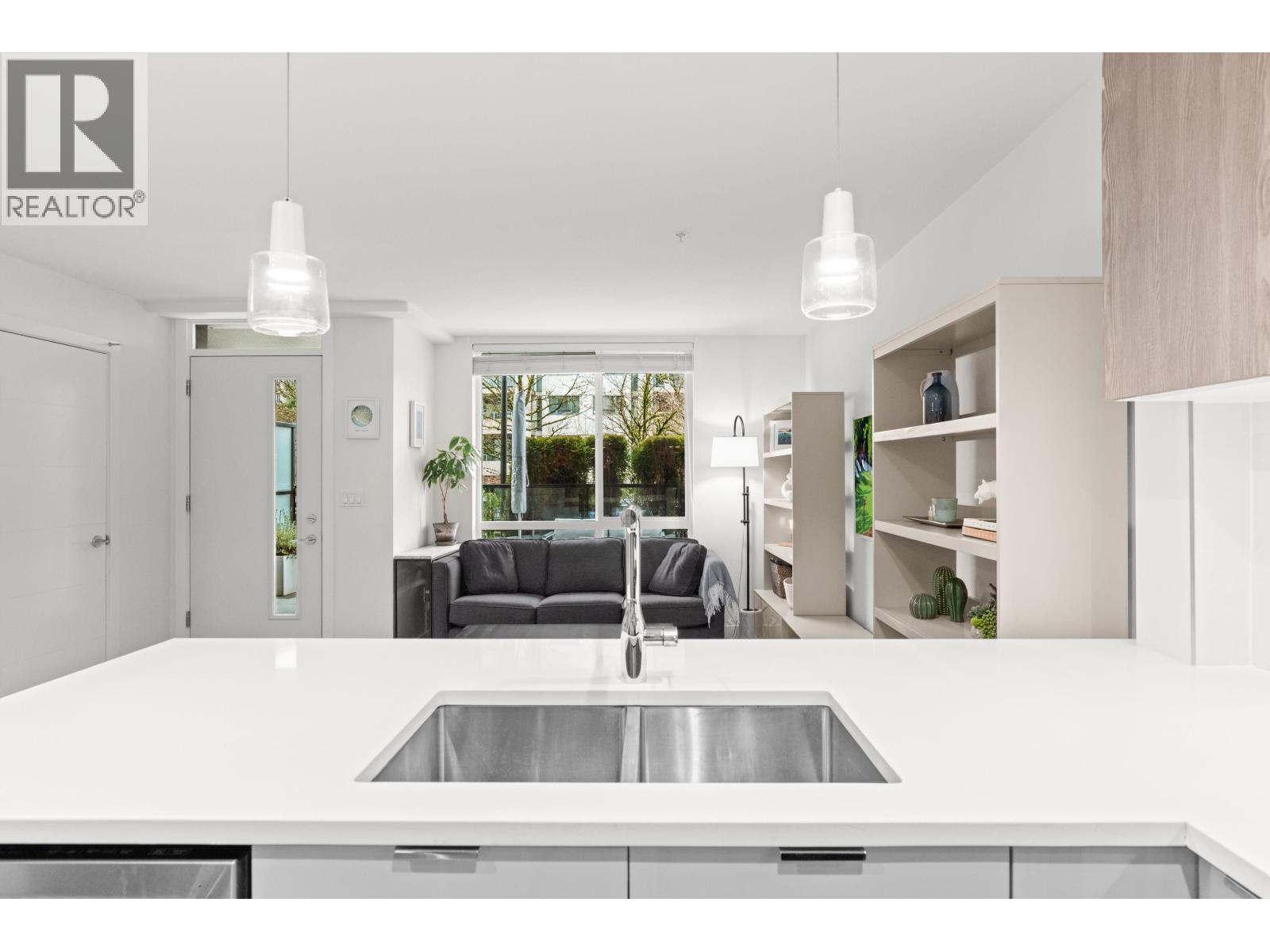 TH5 128 E 8TH STREET, North Vancouver