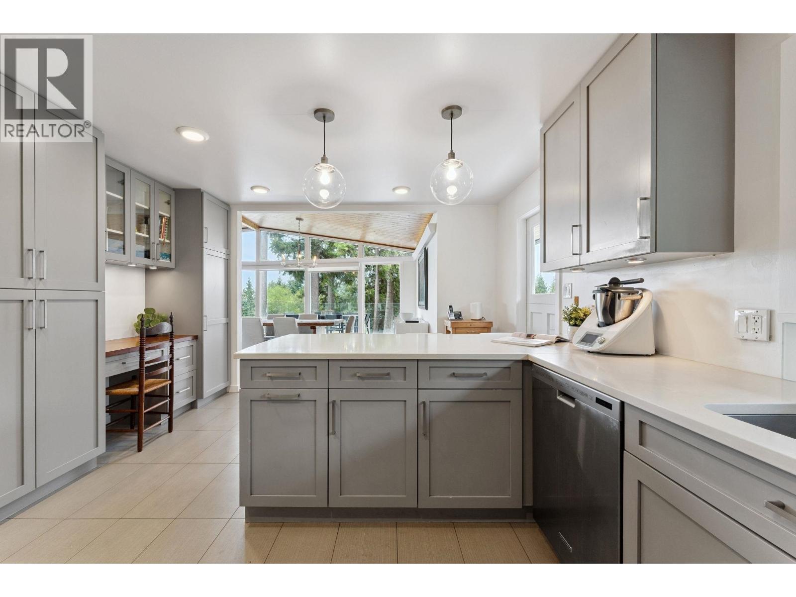 4375 WOODCREST ROAD, West Vancouver