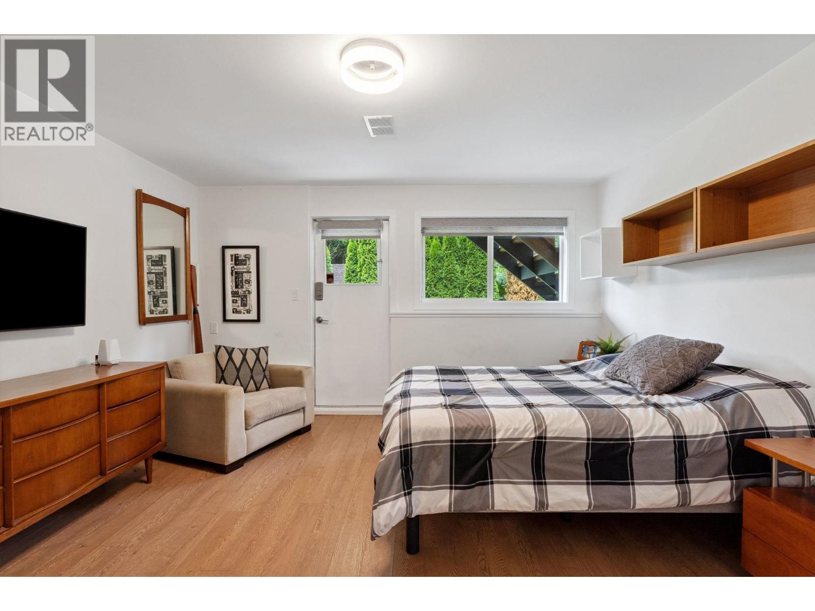 4375 WOODCREST ROAD, West Vancouver