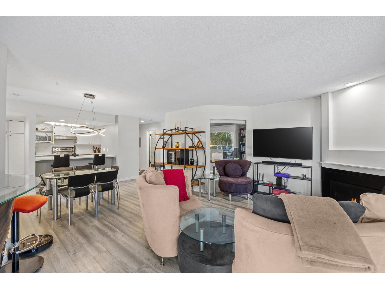 102 15025 VICTORIA AVENUE, White Rock