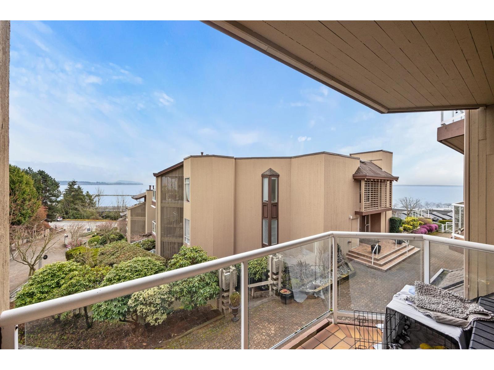 102 15025 VICTORIA AVENUE, White Rock