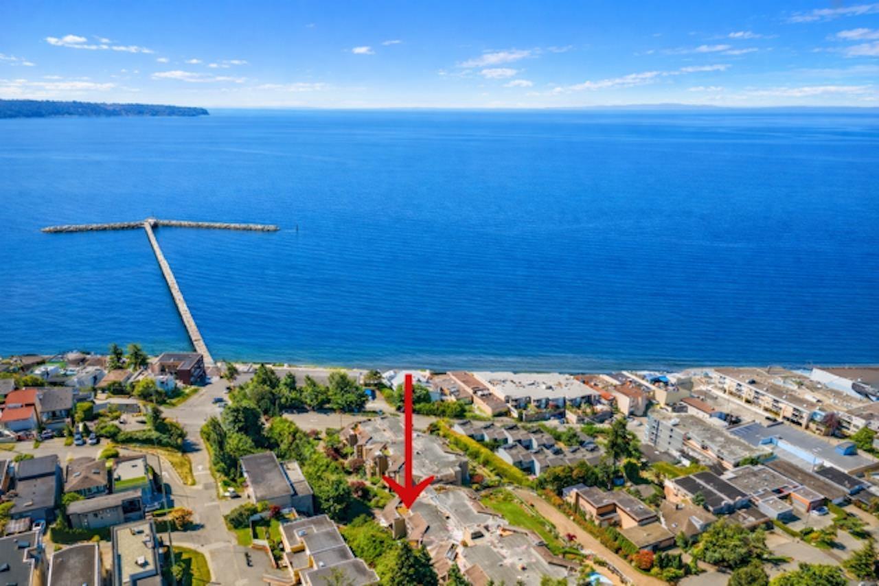 102 15025 VICTORIA AVENUE, White Rock