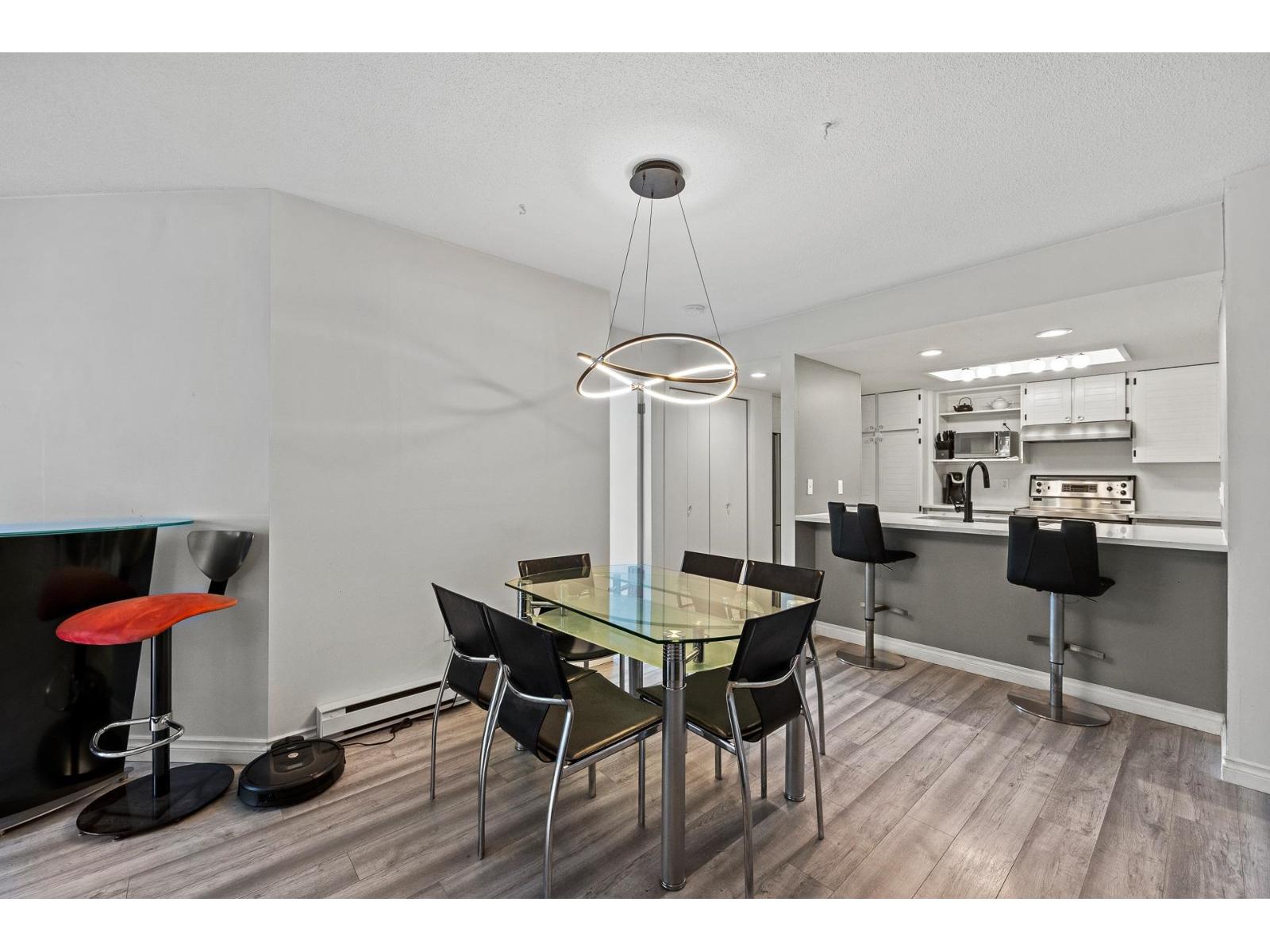 102 15025 VICTORIA AVENUE, White Rock