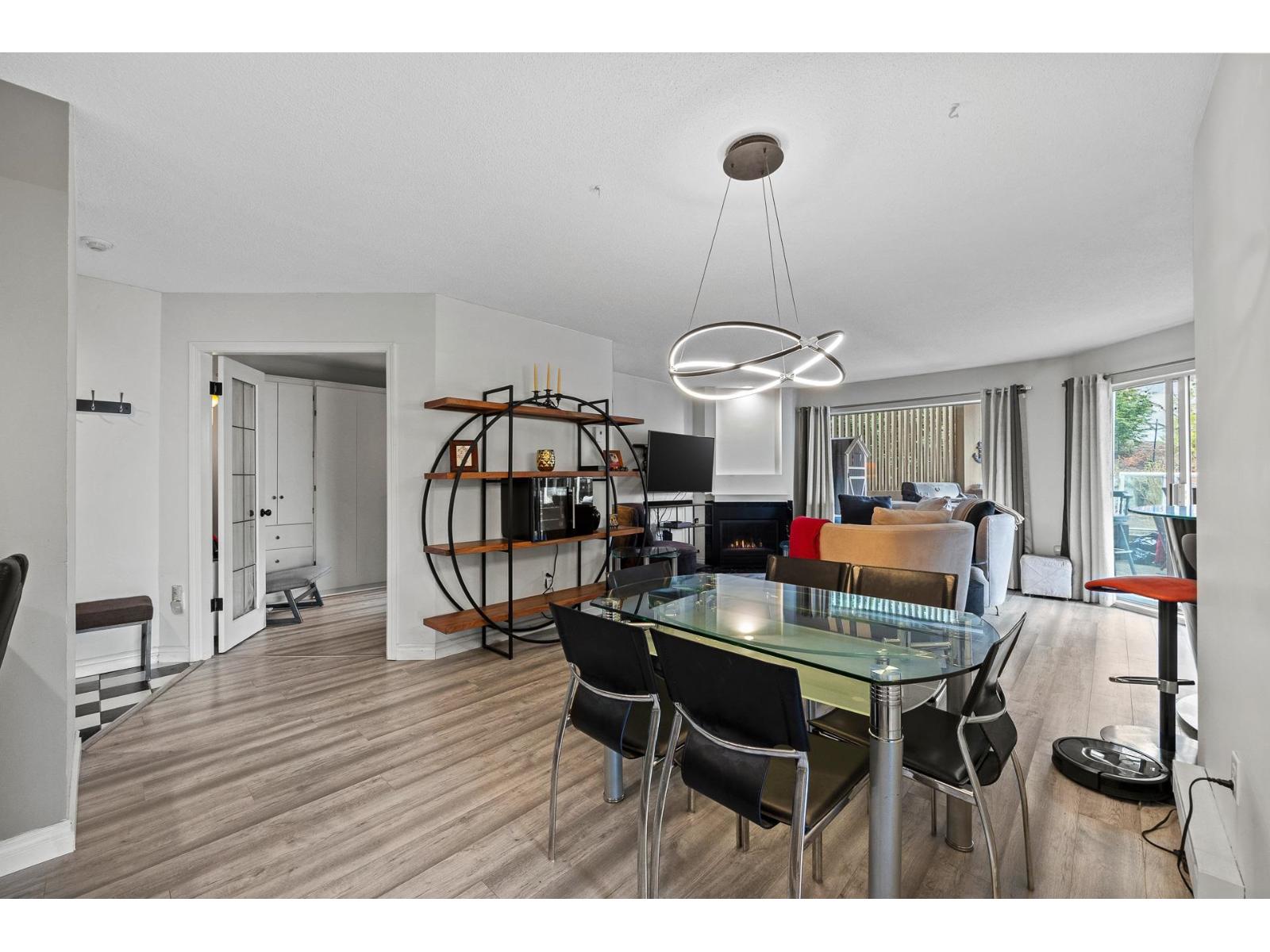 102 15025 VICTORIA AVENUE, White Rock