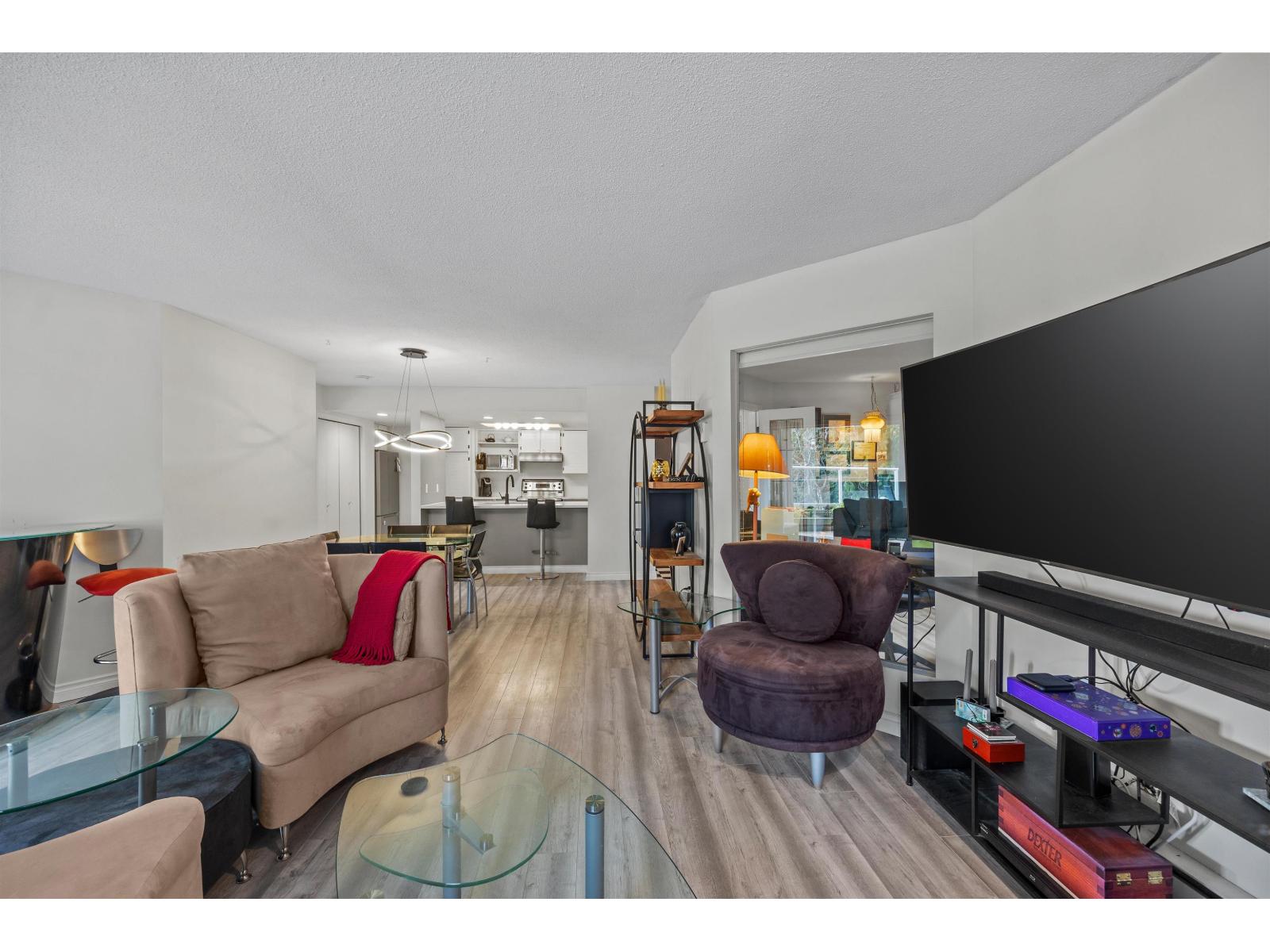 102 15025 VICTORIA AVENUE, White Rock