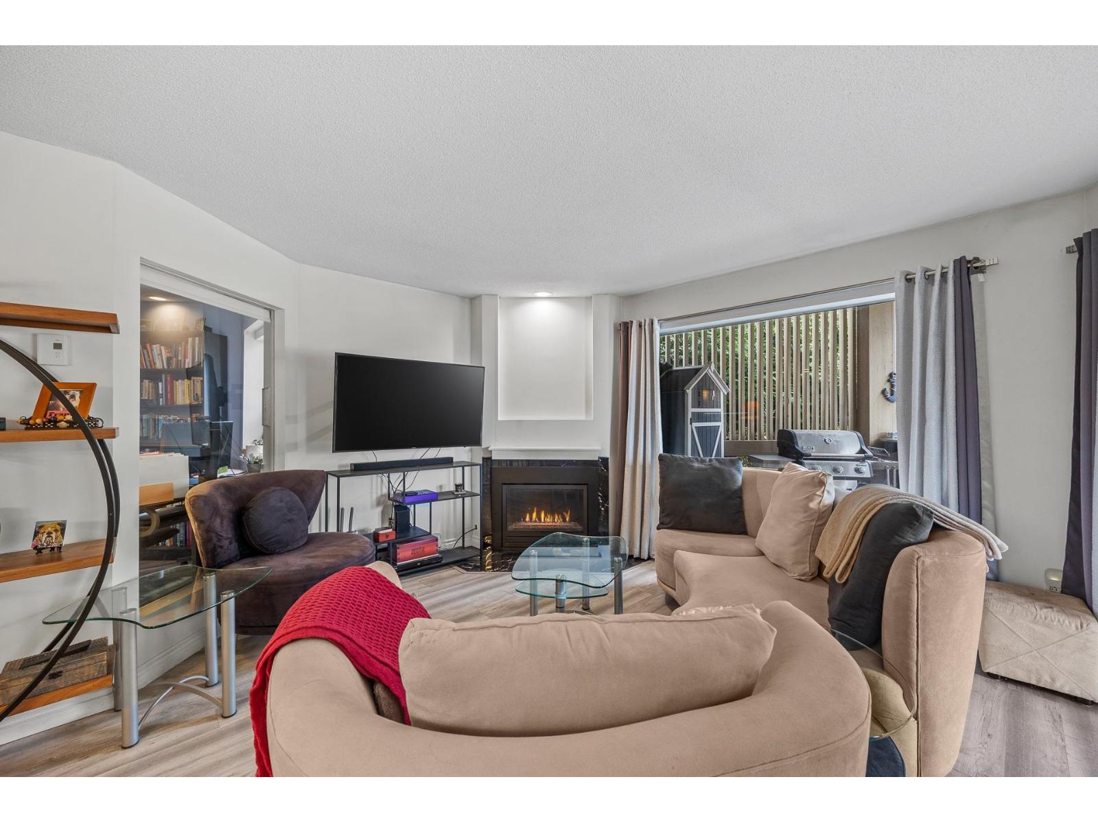 102 15025 VICTORIA AVENUE, White Rock