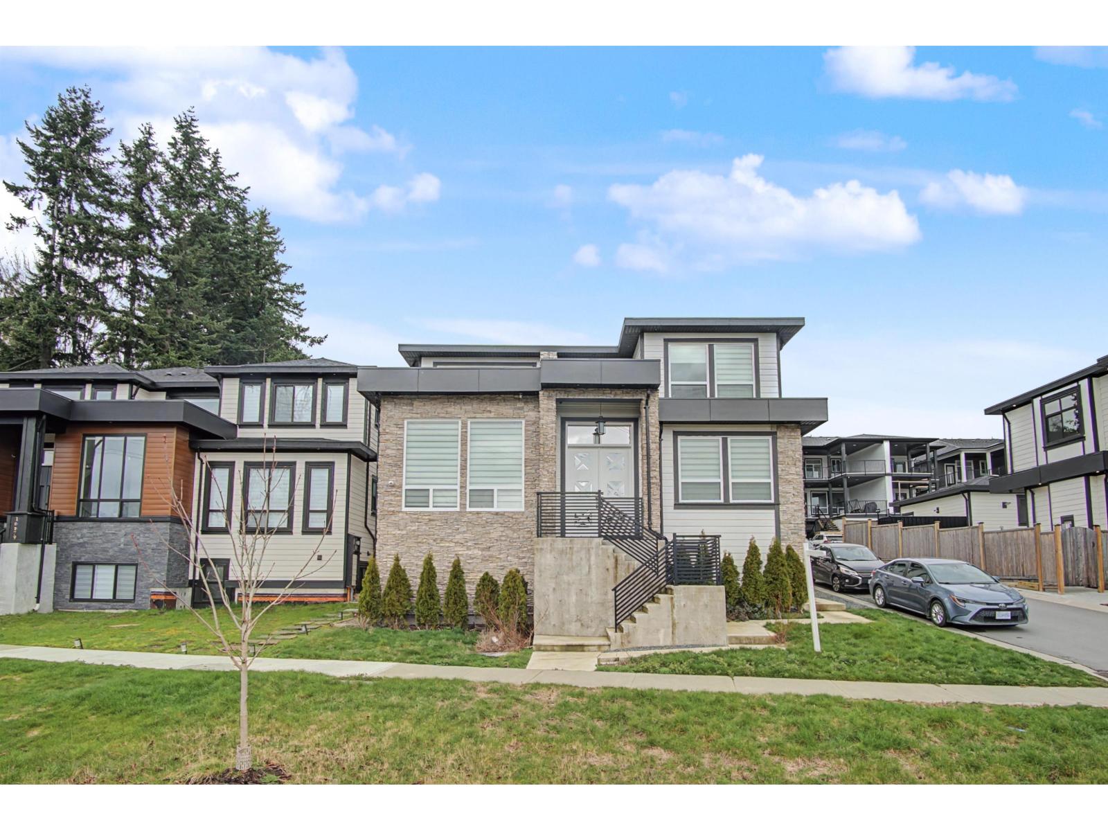 16685 15A Avenue - photo 2