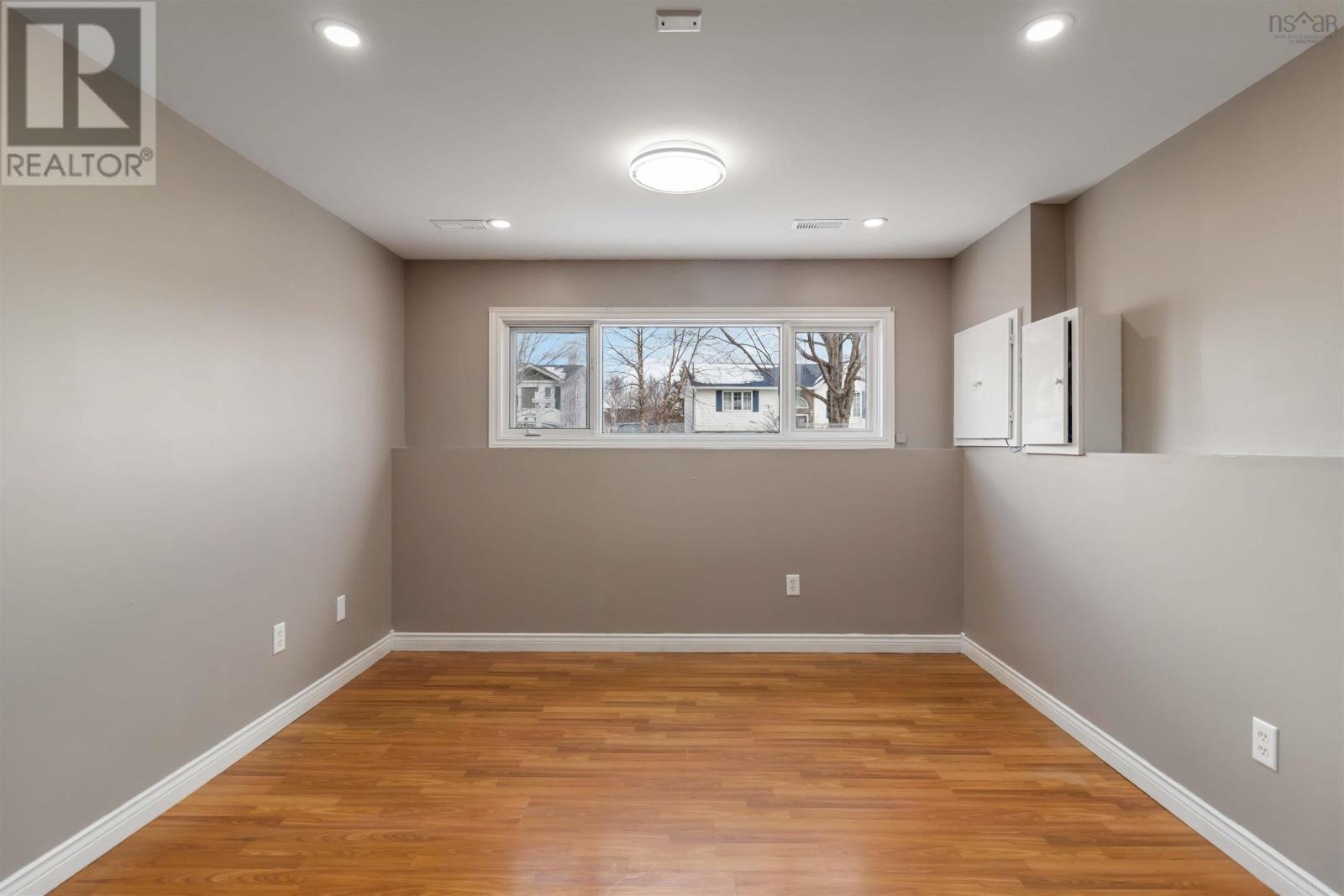 Property 26 of 49 of 146 Hirandale Crescent