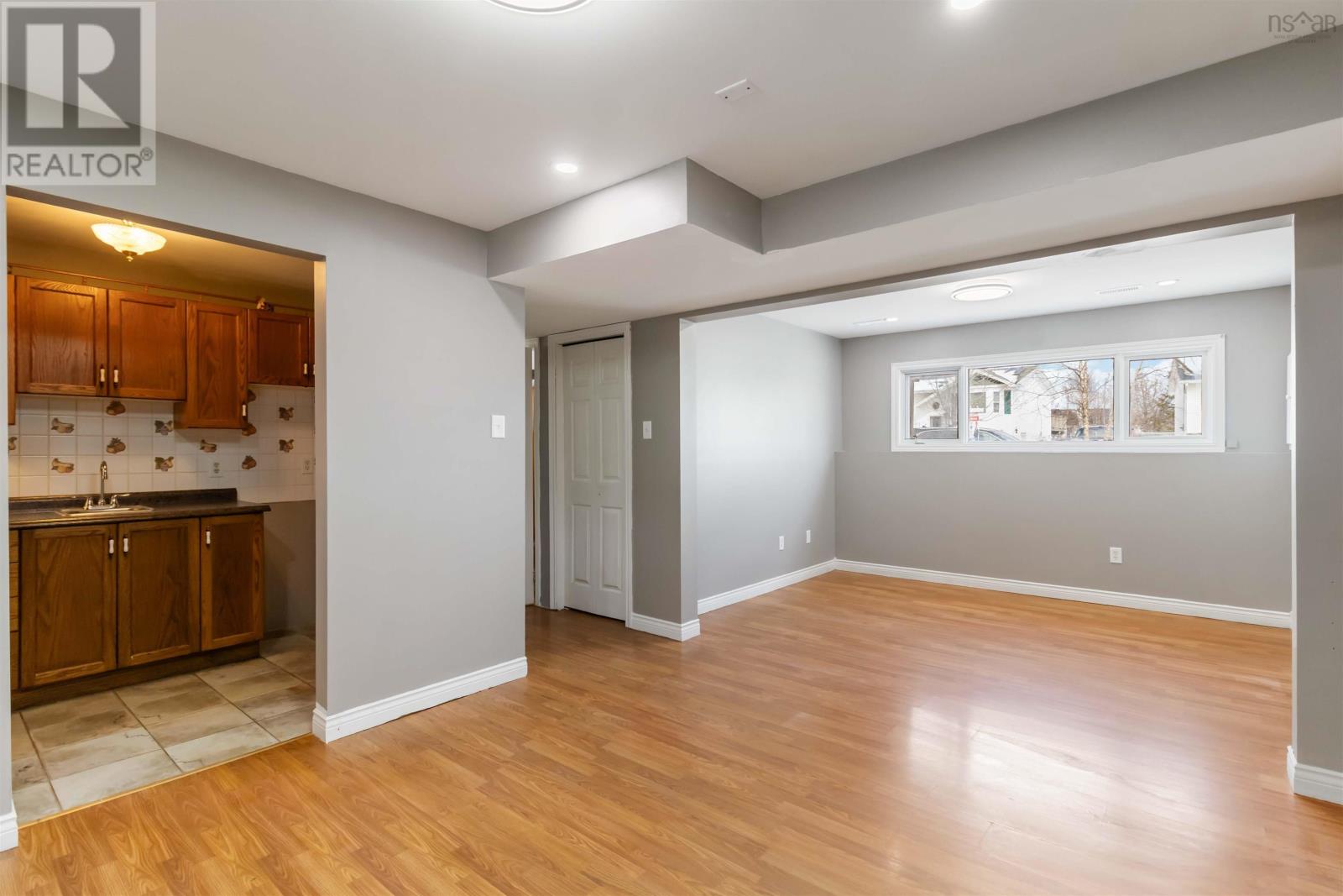 Property 28 of 49 of 146 Hirandale Crescent