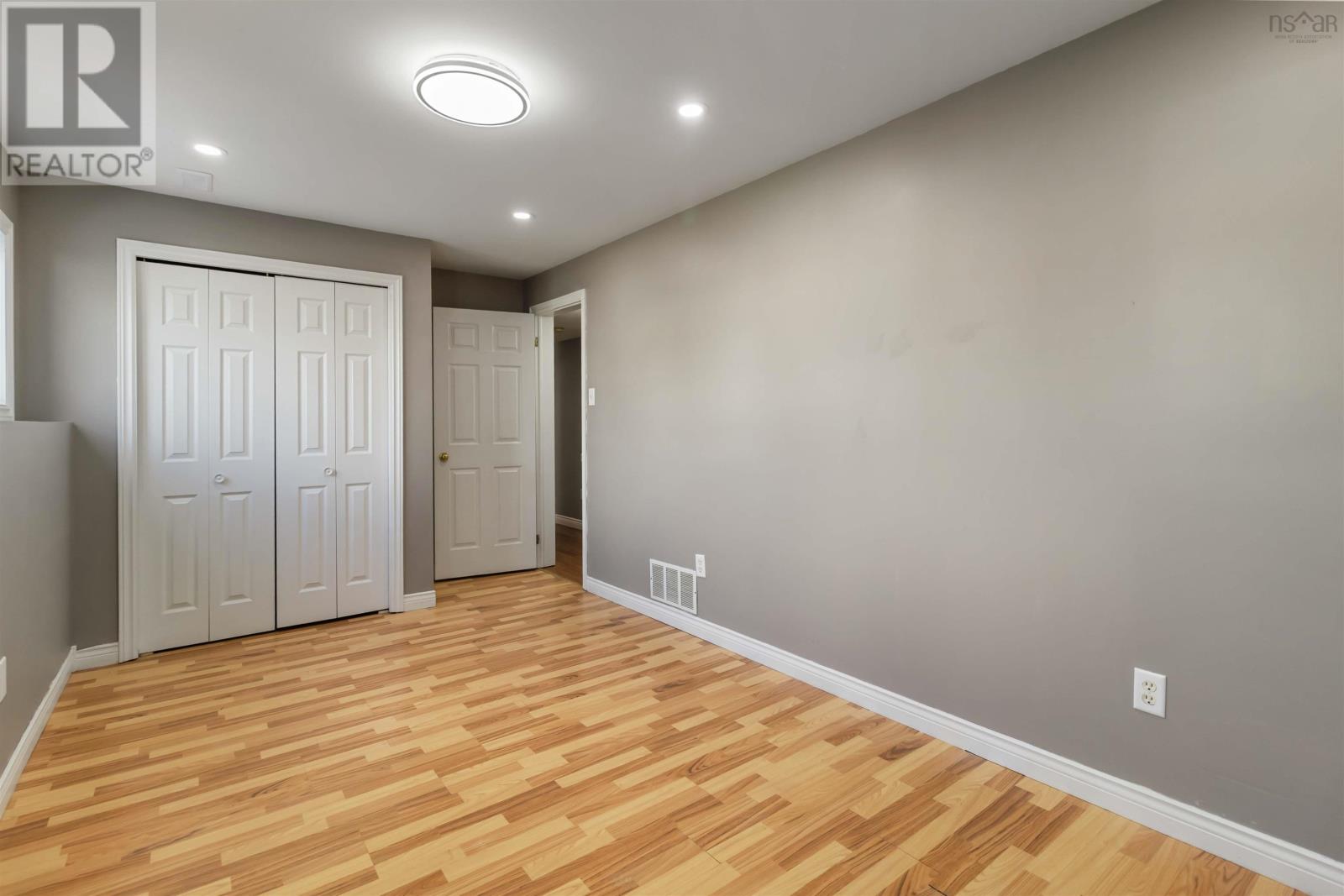 Property 23 of 49 of 146 Hirandale Crescent