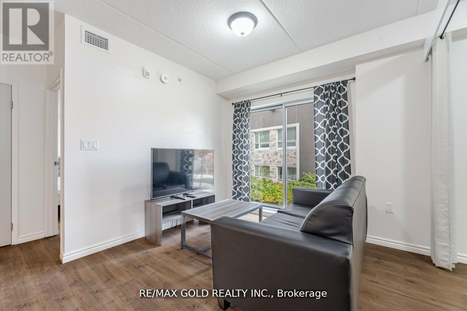 #H101 275 LARCH STREET - 11