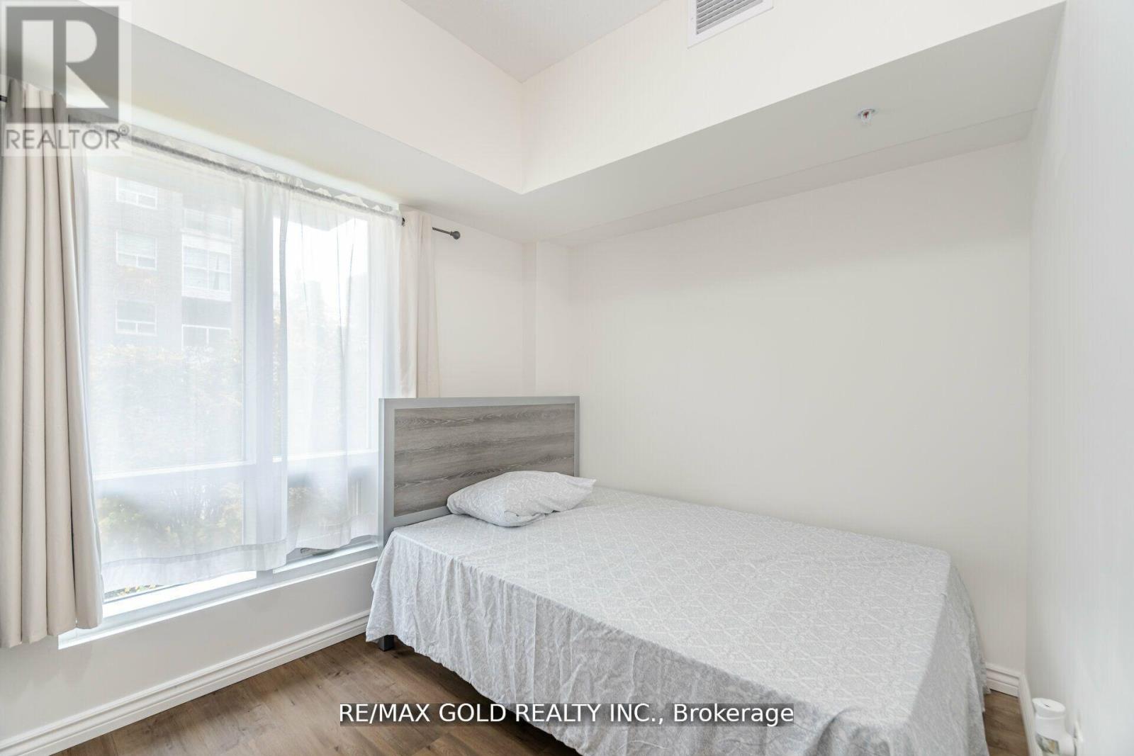 #H101 275 LARCH STREET - 19