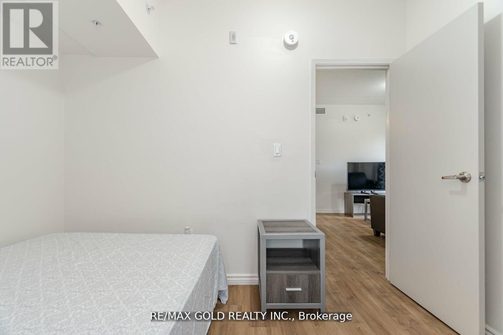#H101 275 LARCH STREET - 20