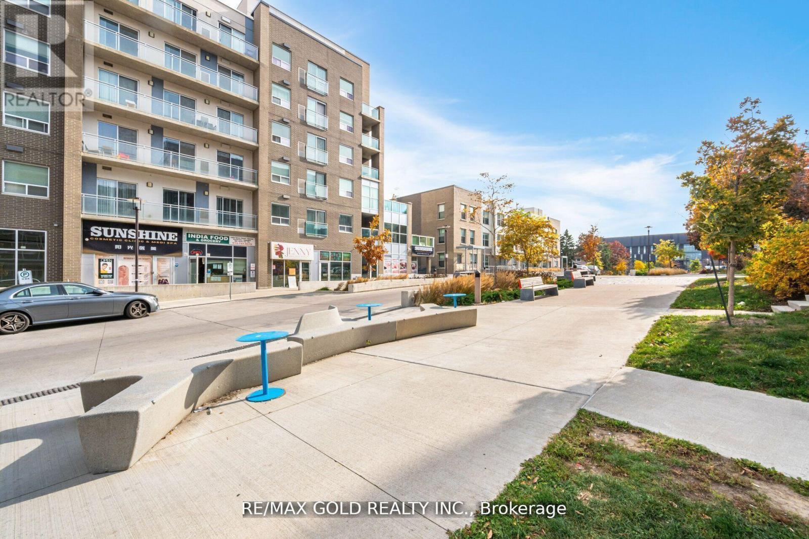 #H101 275 LARCH STREET - 27