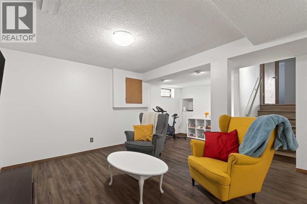 Single Family House 4 Level for Sale in  Riverbirch Place SE Riverbend Calgary 