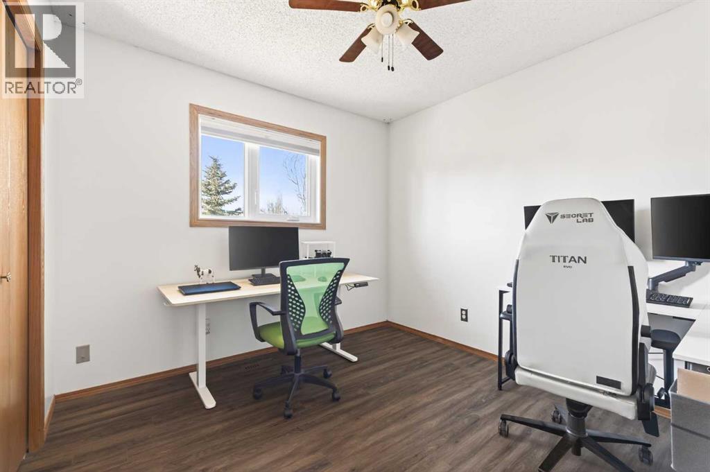 Single Family House 4 Level for Sale in  Riverbirch Place SE Riverbend Calgary 