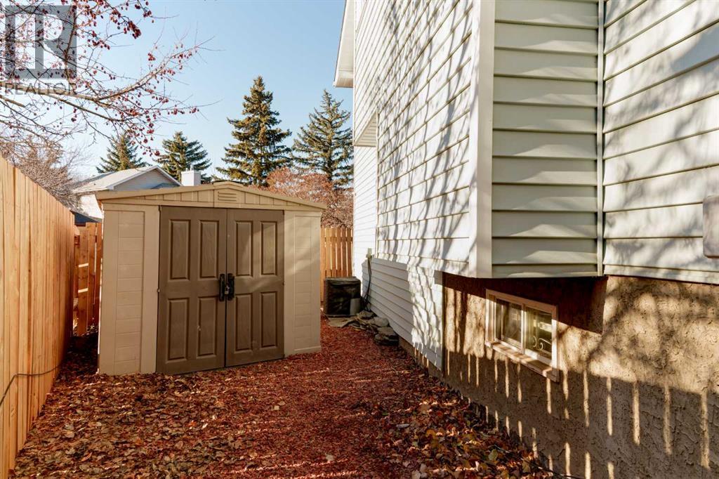 Single Family House 4 Level for Sale in  Riverbirch Place SE Riverbend Calgary 