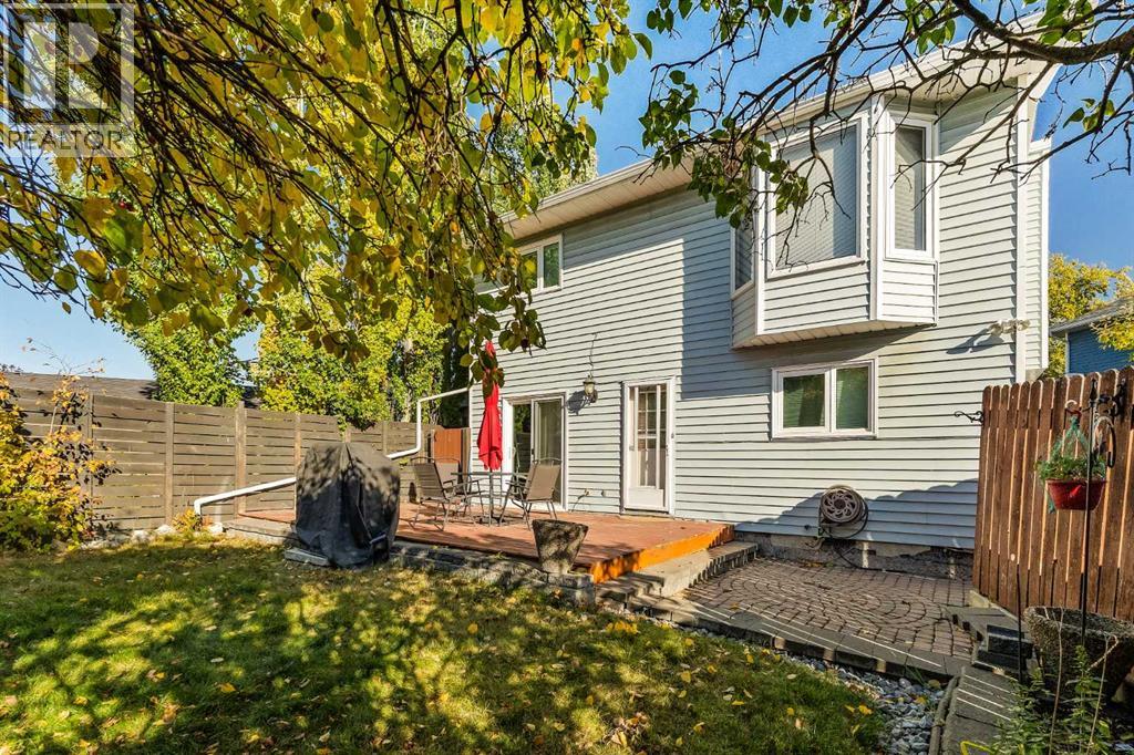 Single Family House 4 Level for Sale in  Riverbirch Place SE Riverbend Calgary 