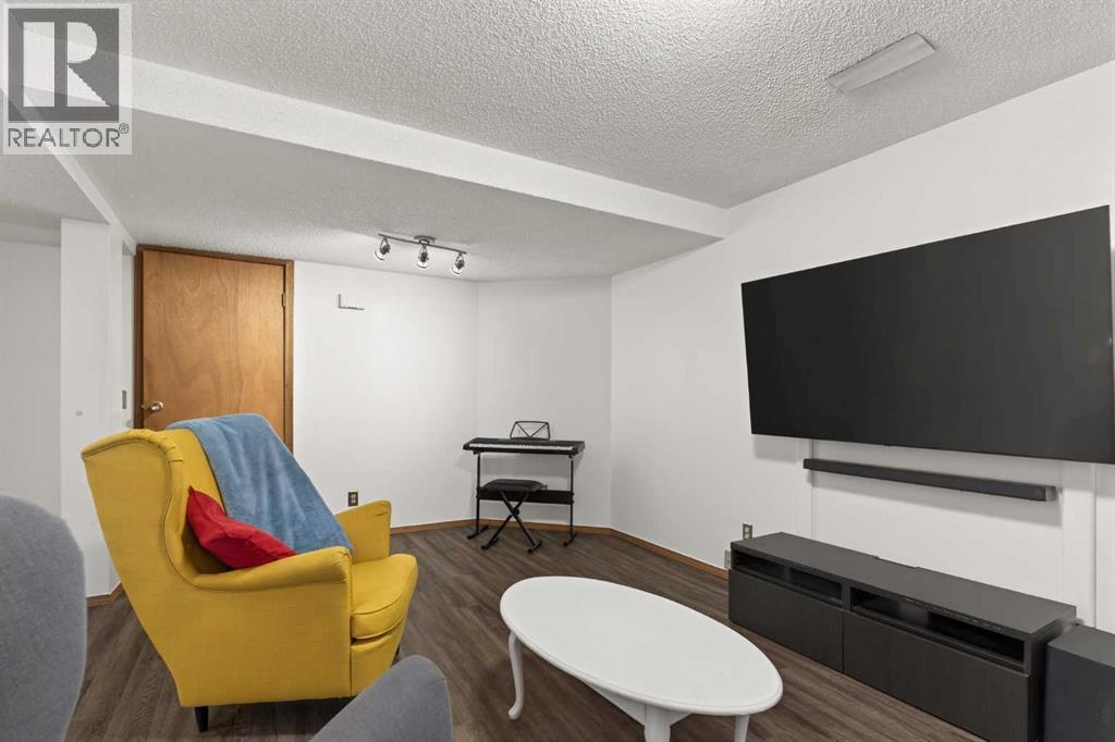 Single Family House 4 Level for Sale in  Riverbirch Place SE Riverbend Calgary 