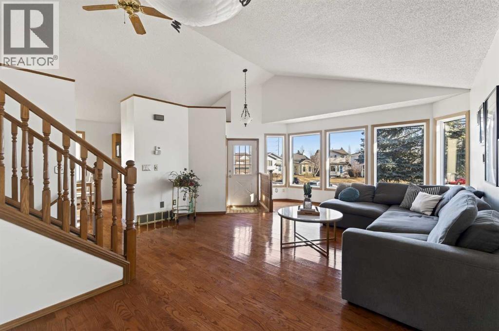 Single Family House 4 Level for Sale in  Riverbirch Place SE Riverbend Calgary 