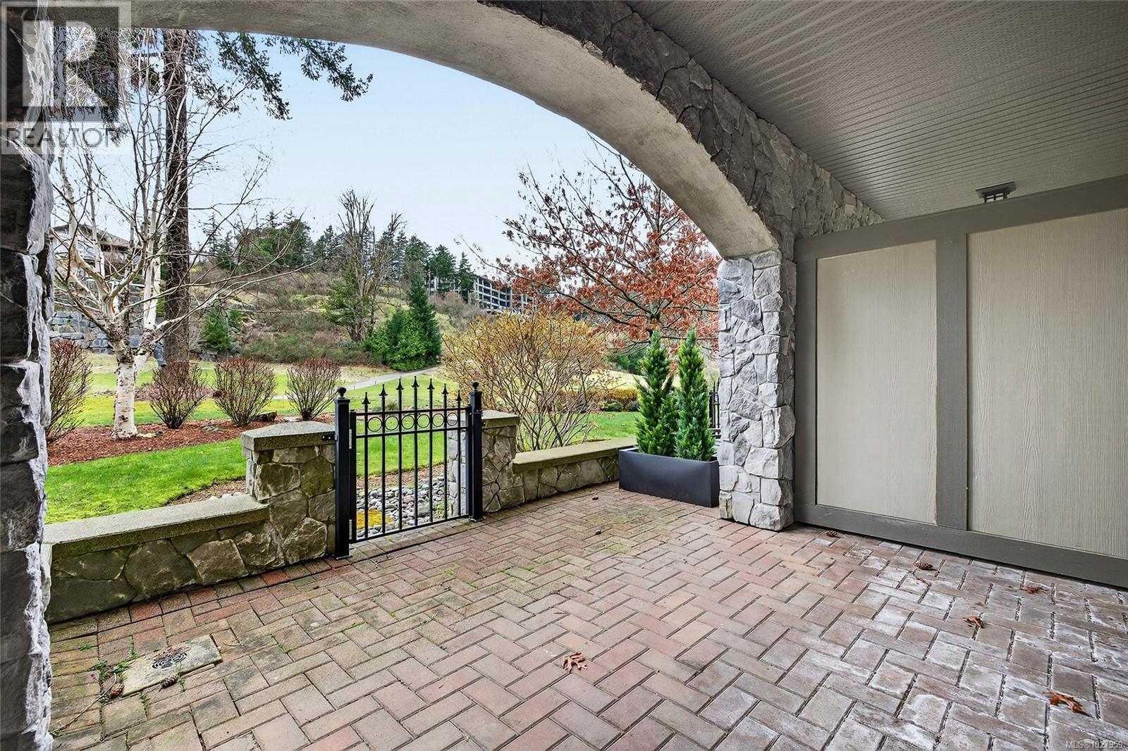 #106 2006 TROON CRT - 26