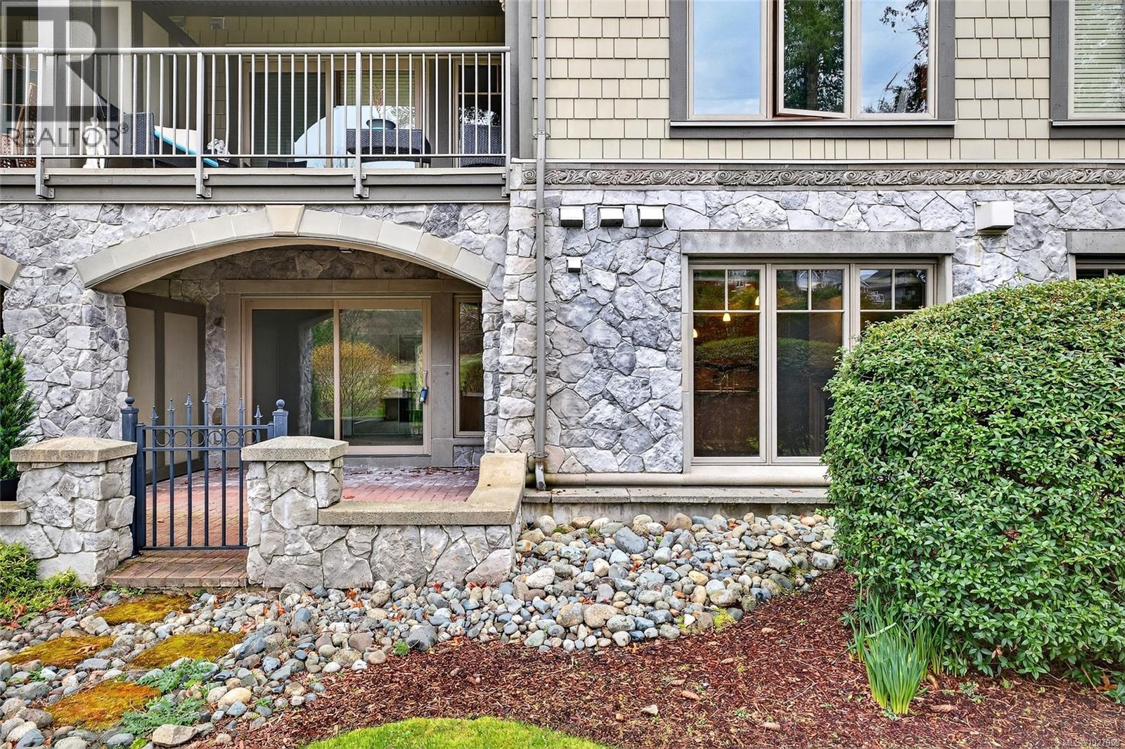 #106 2006 TROON CRT - 31