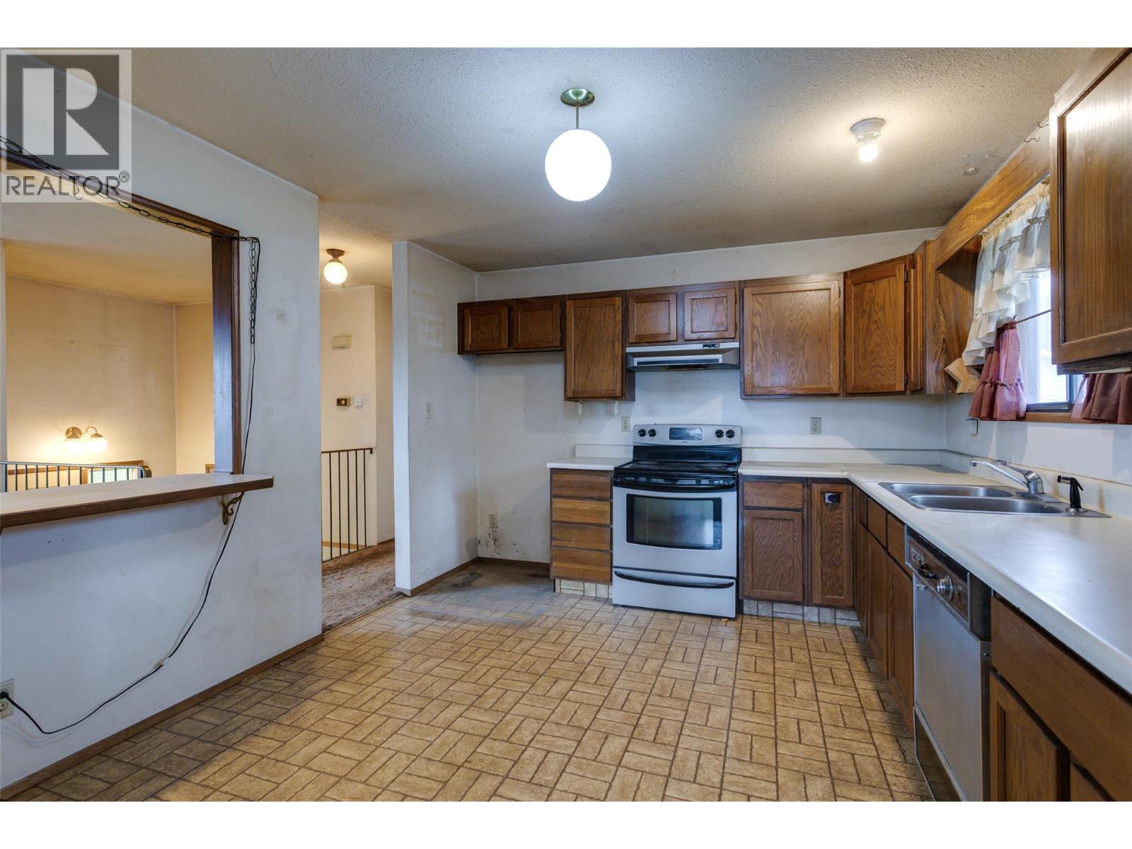 10551 Sherman Drive, Lake Country