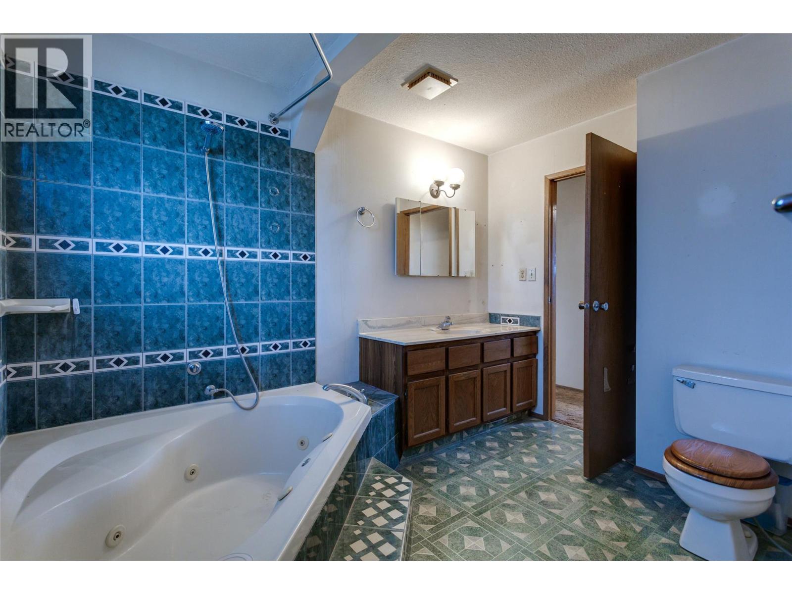 10551 Sherman Drive, Lake Country