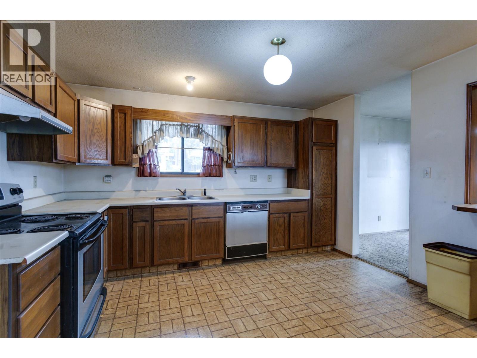 10551 Sherman Drive, Lake Country