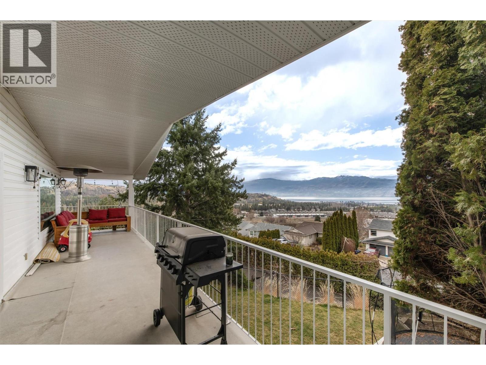 2160 Shamrock Drive, West Kelowna