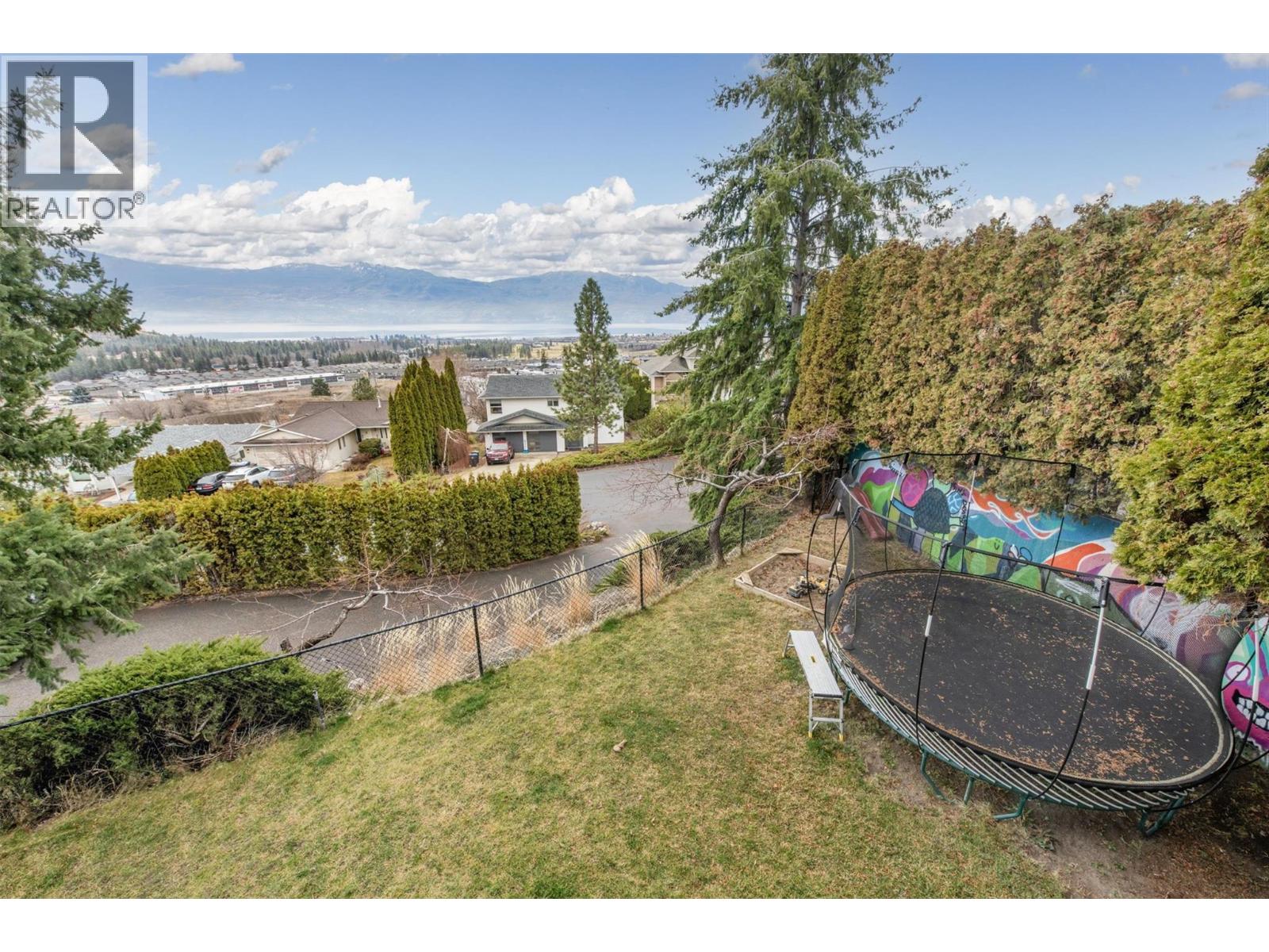 2160 Shamrock Drive, West Kelowna