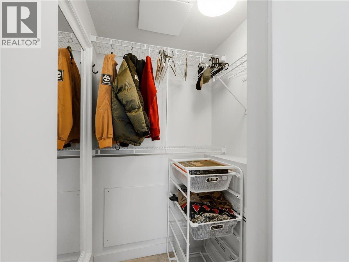 PH12 5983 GRAY AVENUE