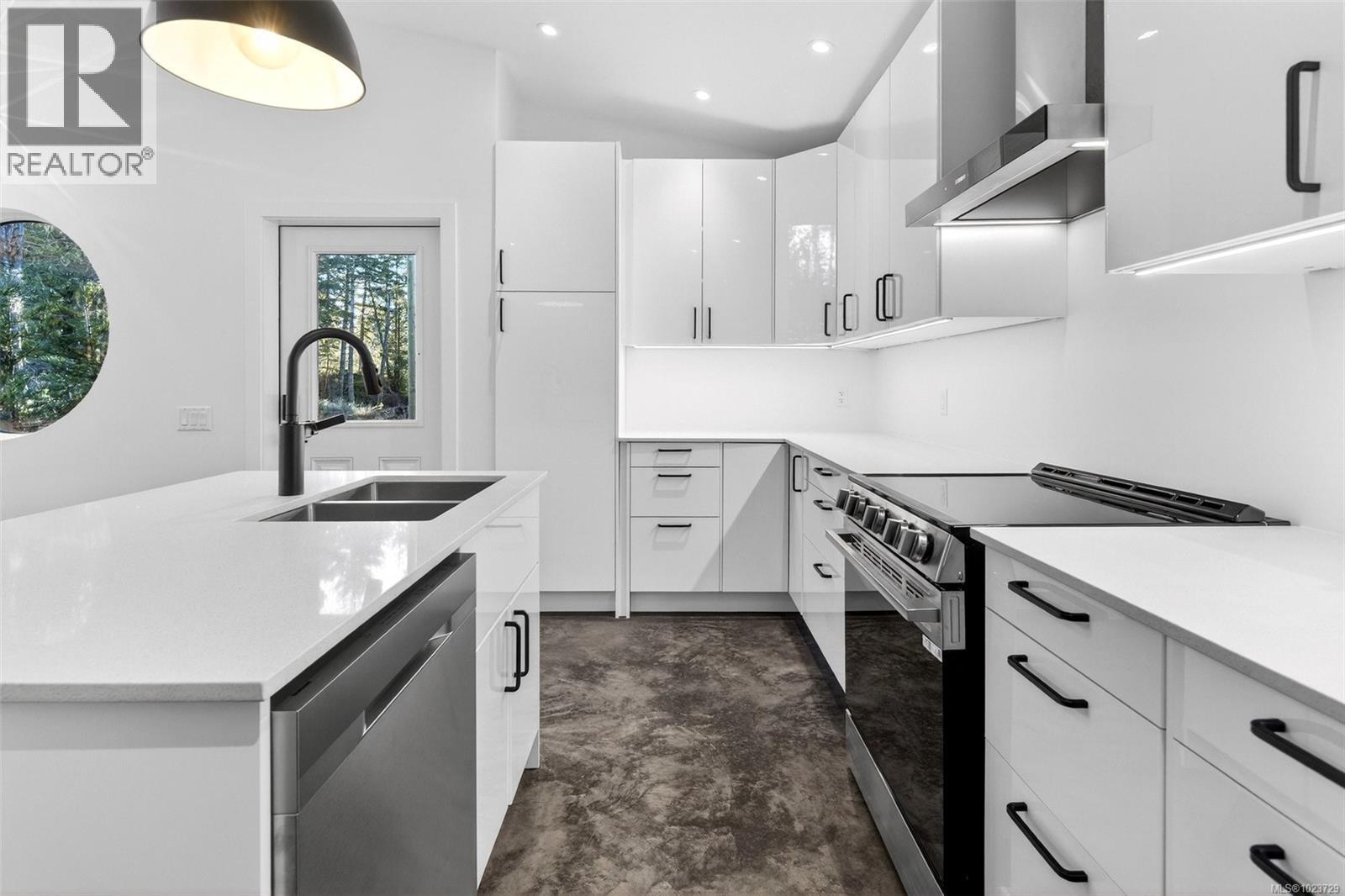 2450 Carpenter Rd, Sooke