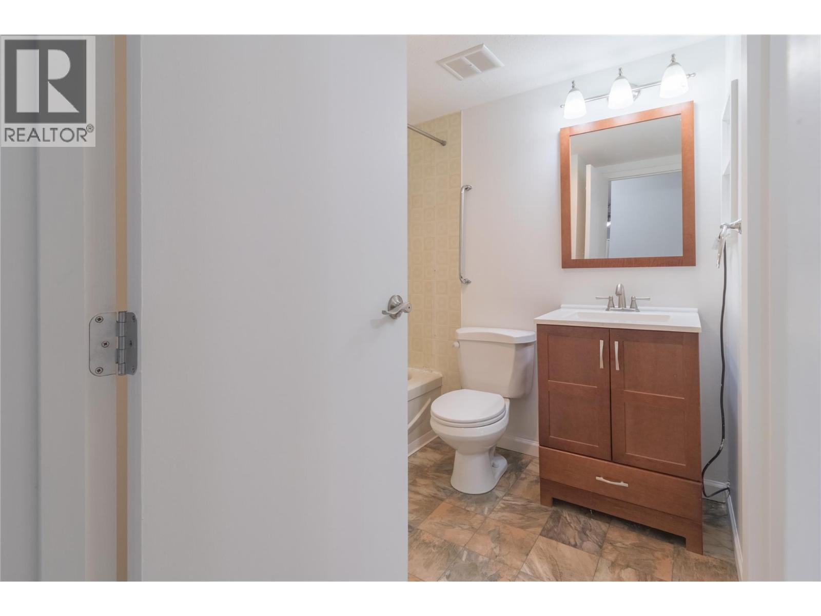 106 445 All Star Court, Kelowna