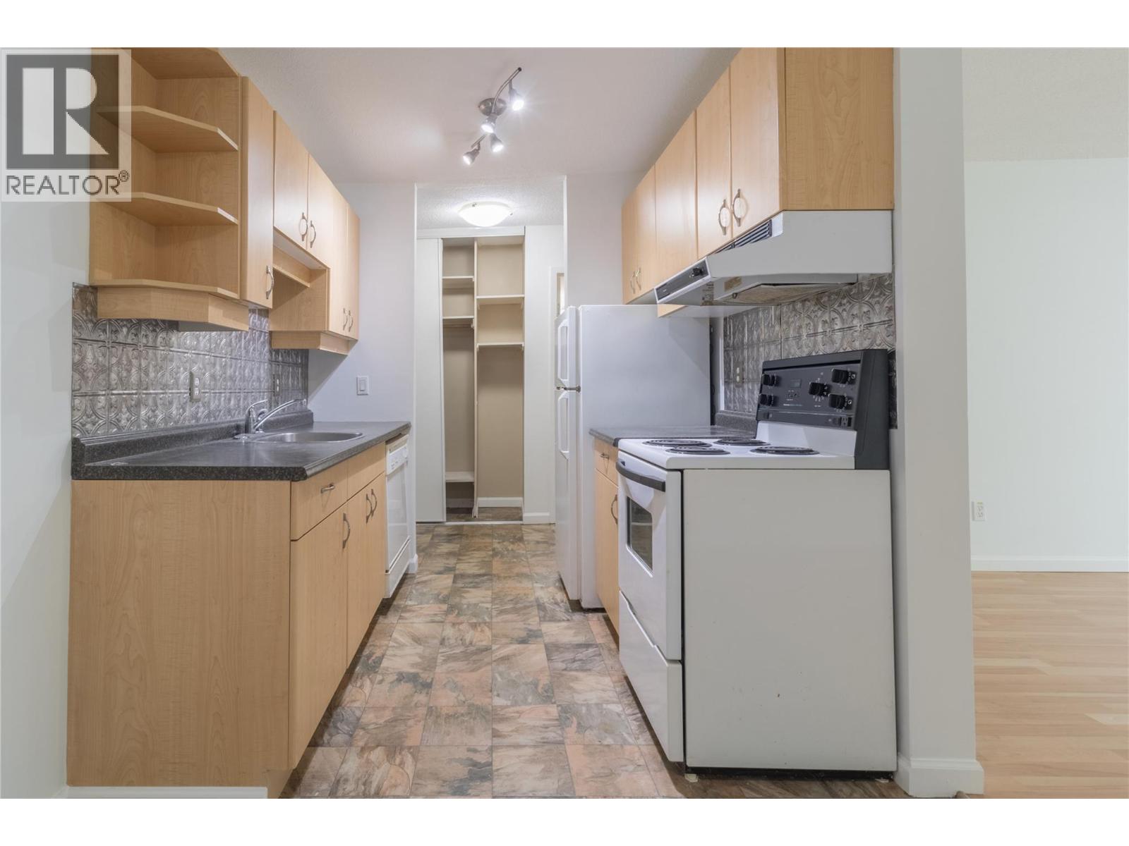 106 445 All Star Court, Kelowna