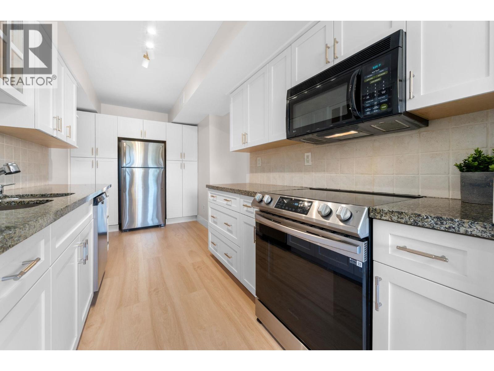 1001 OLD LILLOOET ROAD, North Vancouver