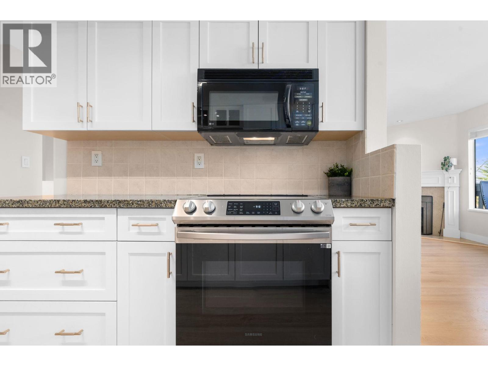 1001 OLD LILLOOET ROAD, North Vancouver