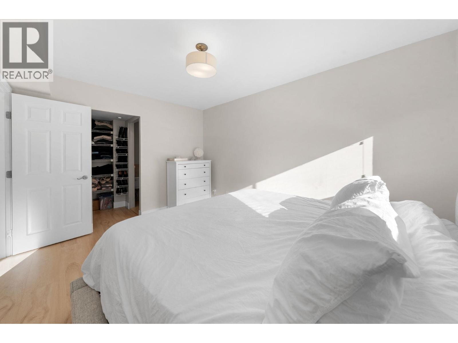 1001 OLD LILLOOET ROAD, North Vancouver