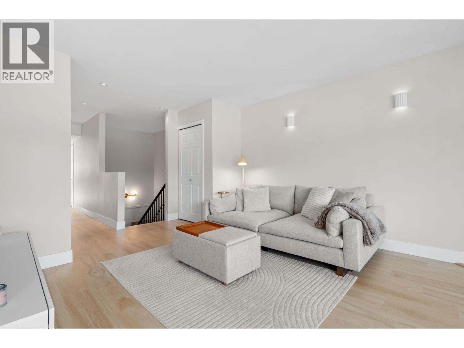 1001 OLD LILLOOET ROAD, North Vancouver