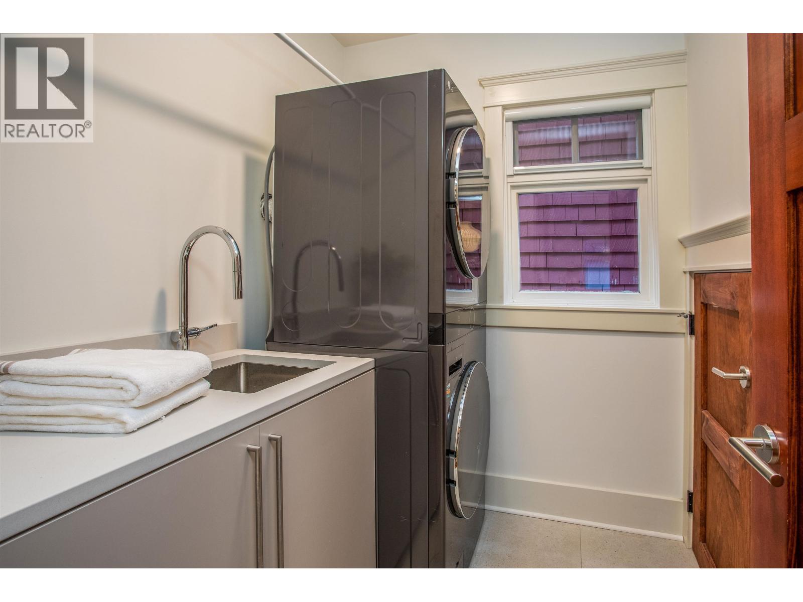 3242 W 3RD AVENUE, Vancouver