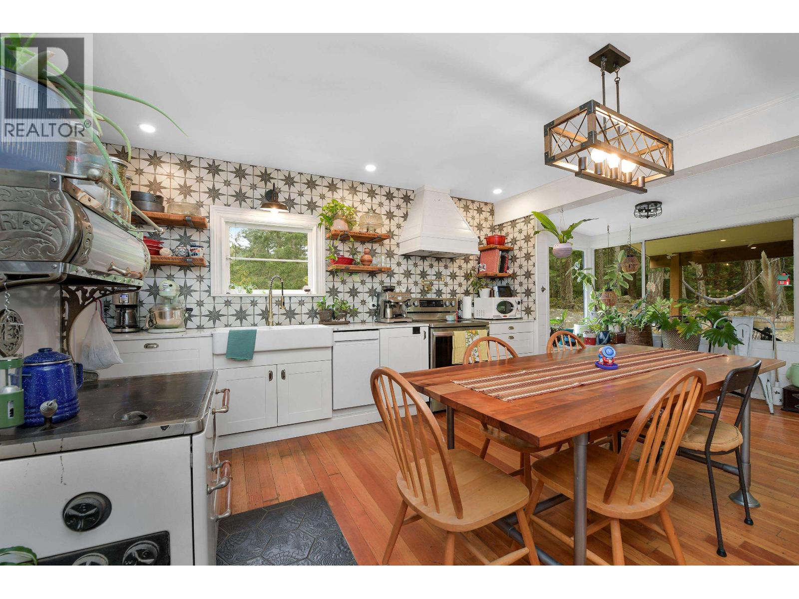 370 CAMPBELL BAY ROAD, Mayne Island