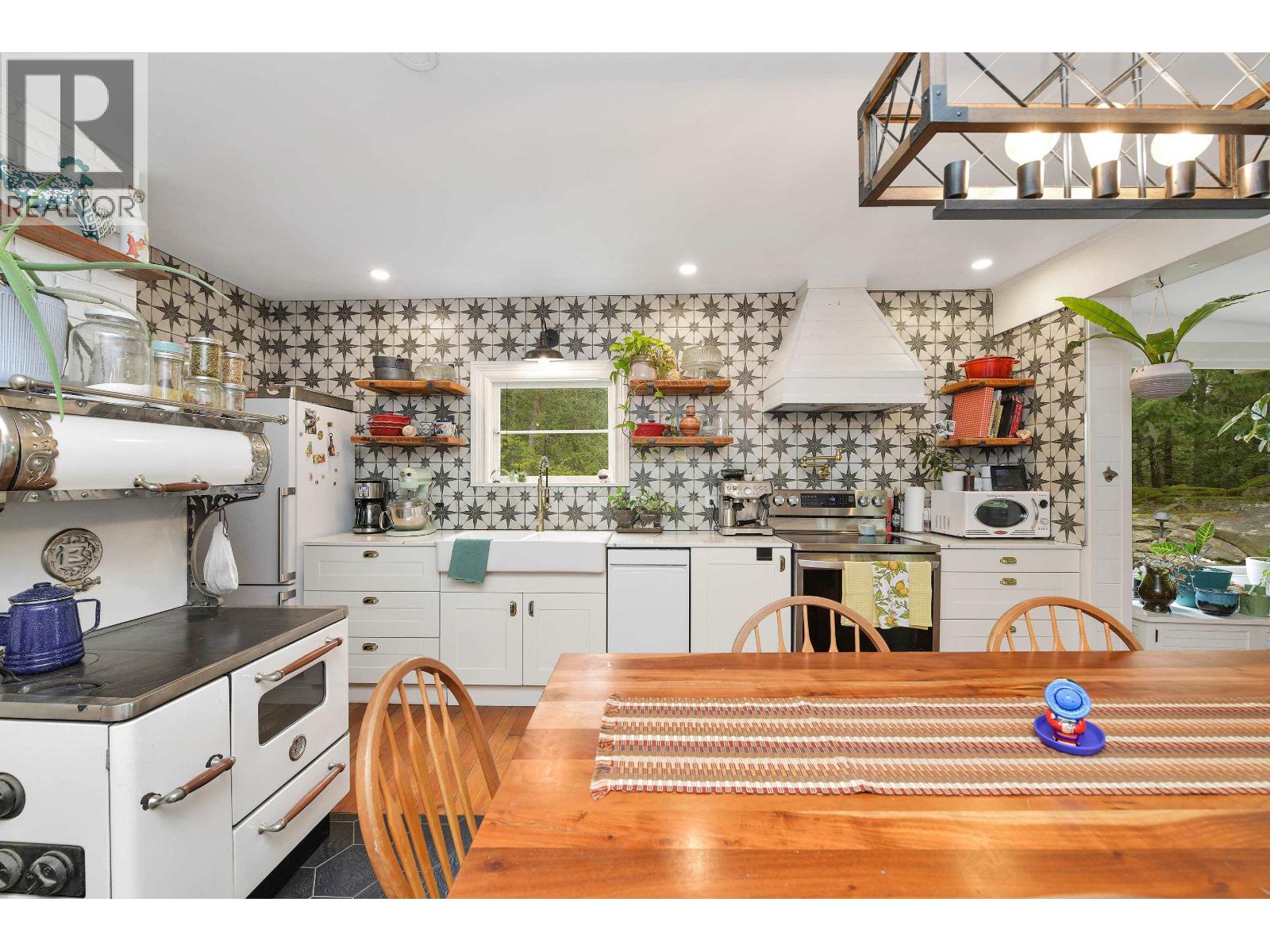 370 CAMPBELL BAY ROAD, Mayne Island