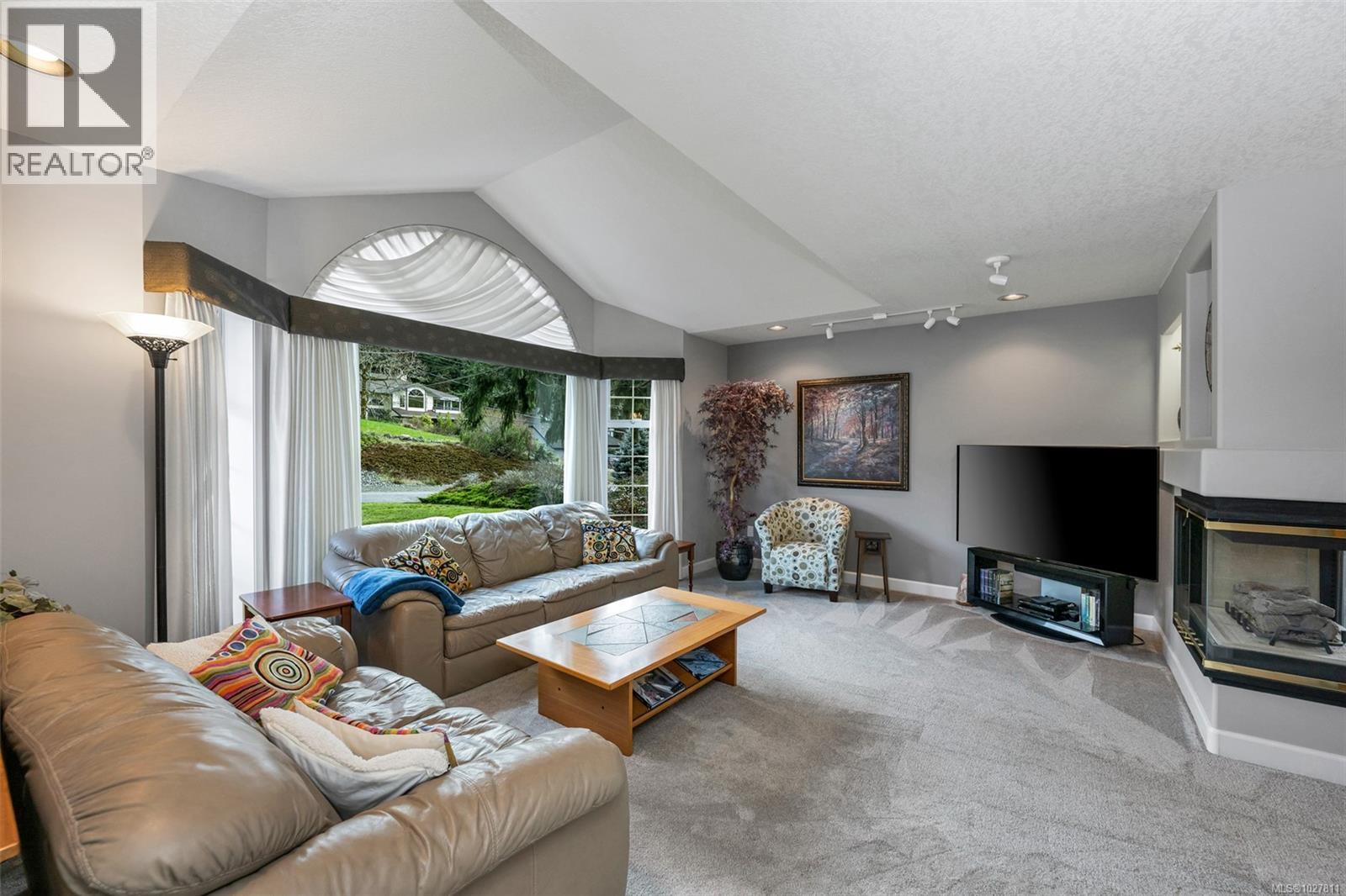 1249 KATHLEEN DR - 6