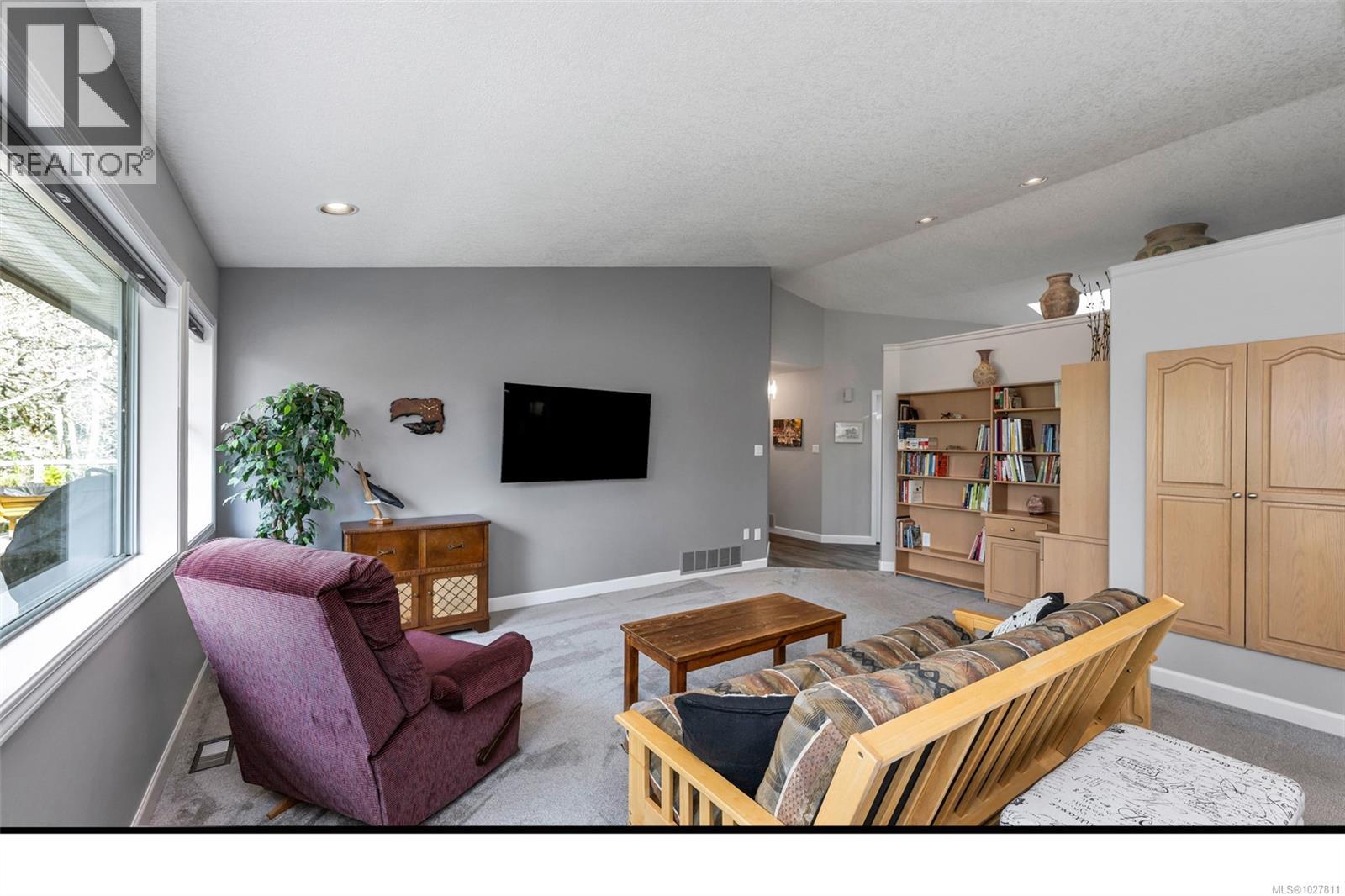 1249 KATHLEEN DR - 13