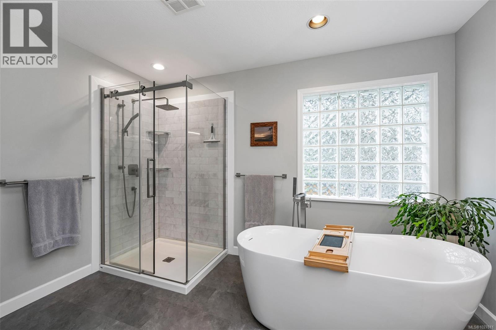 1249 KATHLEEN DR - 22