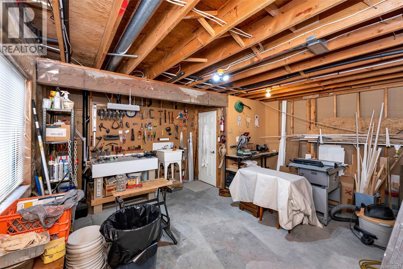 1249 KATHLEEN DR - 32